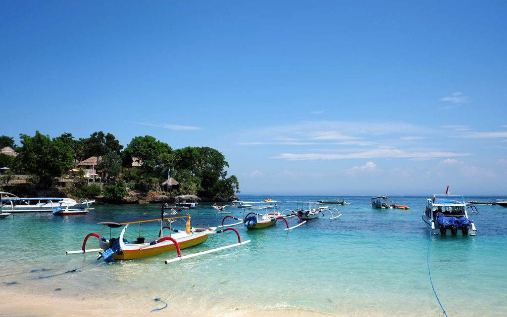 pantai mushroom bay nusapenida