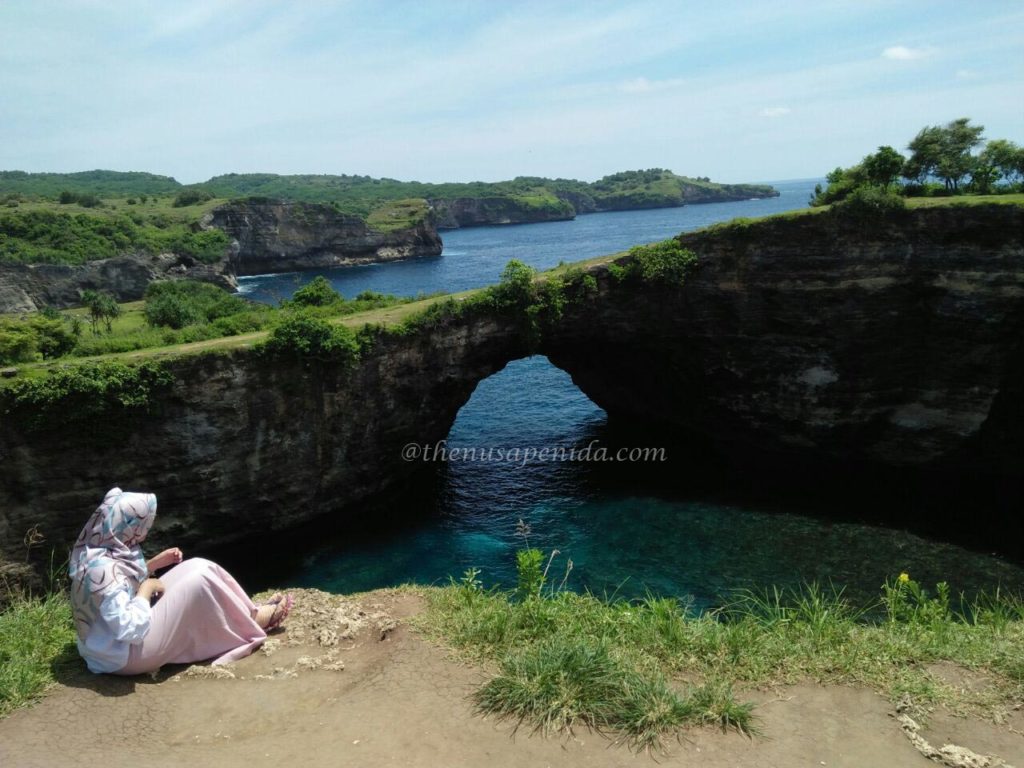 brokenbeach@thenusapenida.com