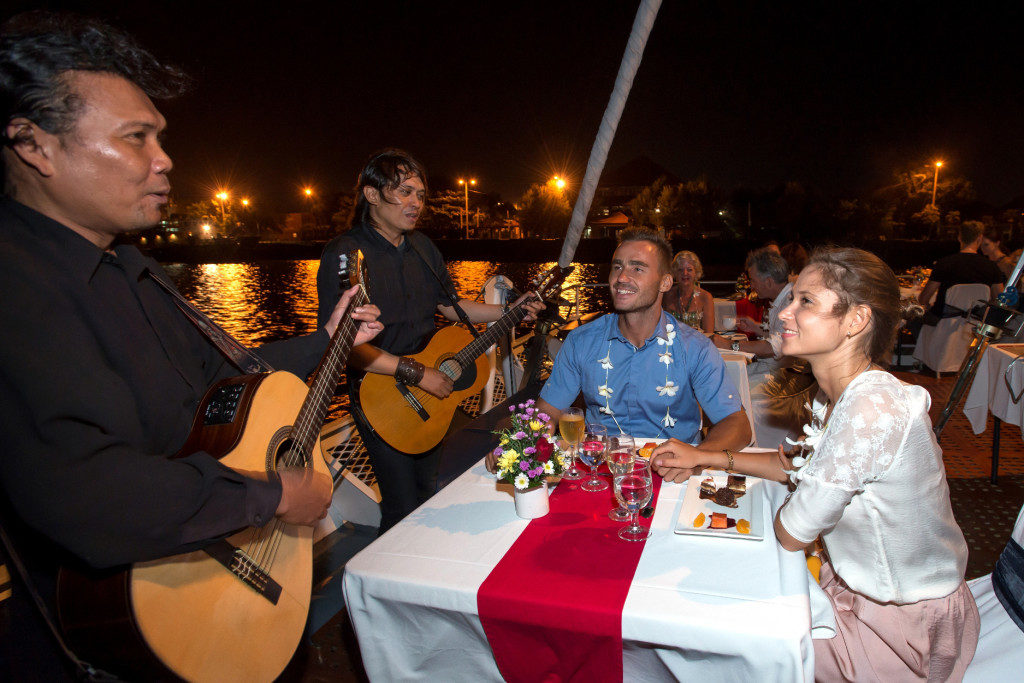 Bali Hai Sunset Dinner Cruise@thenusapenida.com