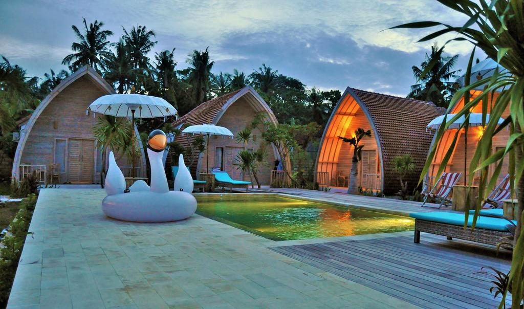 La Roja Bungalow@thenusapenida.com
