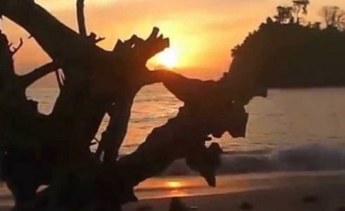 sunset di Pantai Crystal Bay