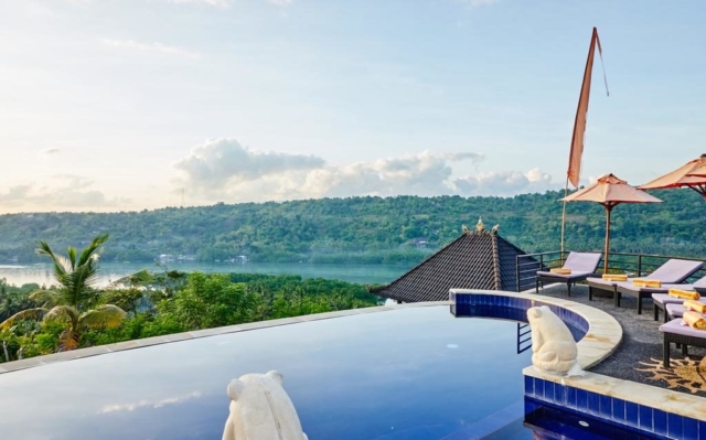 Sunrise Hut’s Lembongan.,